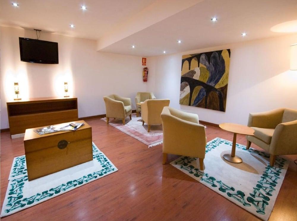 Hotel Teruel Plaza ภายนอก รูปภาพ
