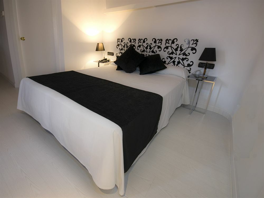 Hotel Teruel Plaza ภายนอก รูปภาพ