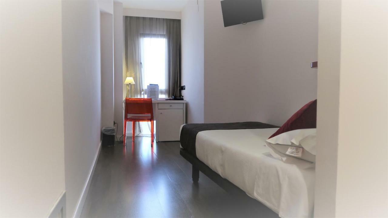 Hotel Teruel Plaza ภายนอก รูปภาพ