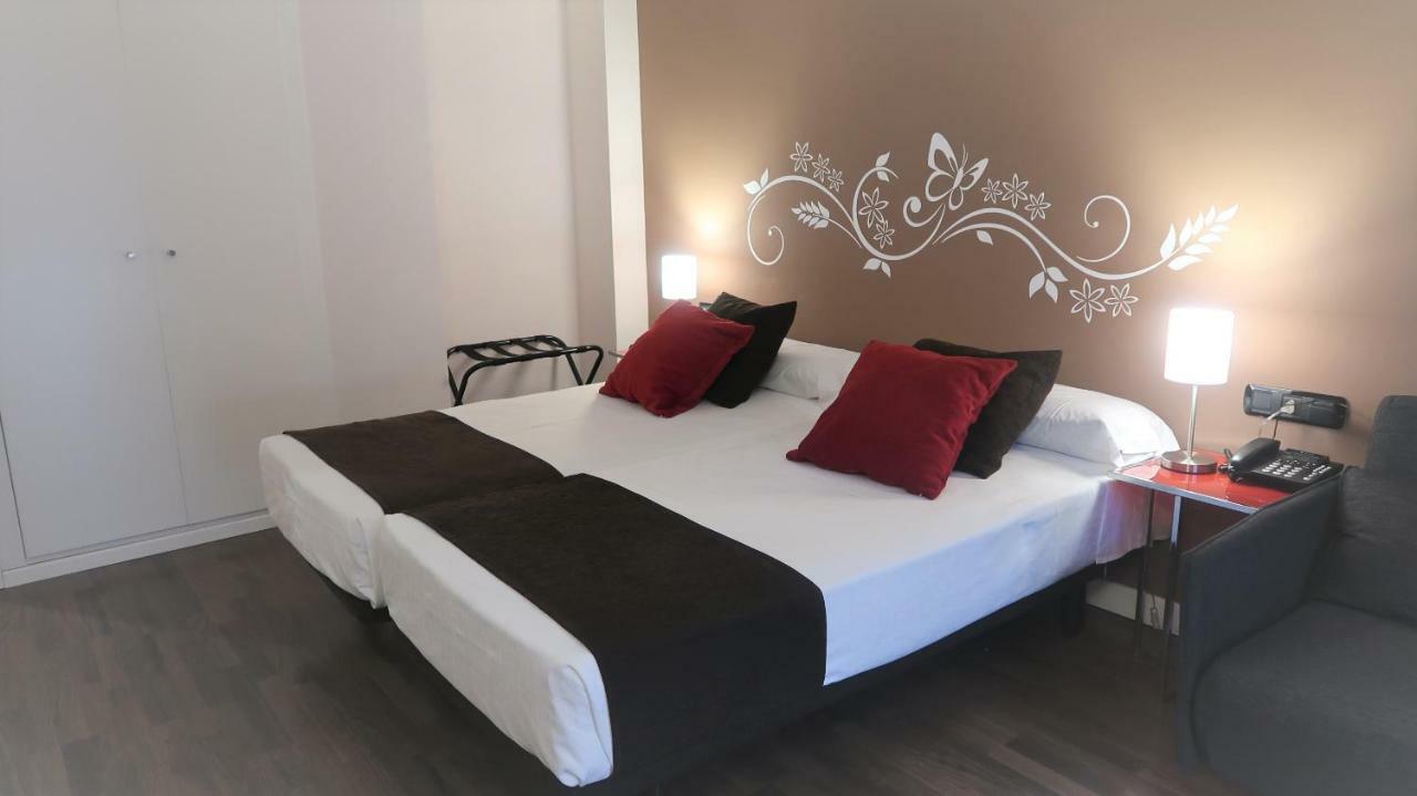 Hotel Teruel Plaza ภายนอก รูปภาพ