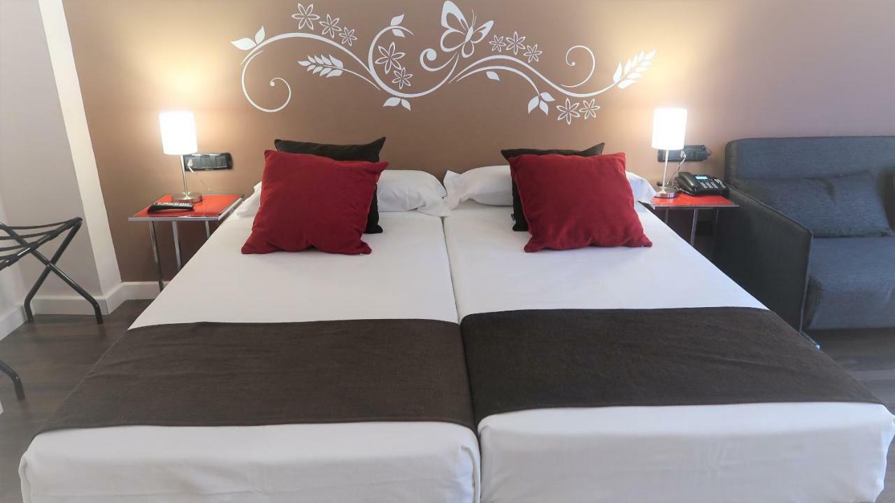 Hotel Teruel Plaza ภายนอก รูปภาพ